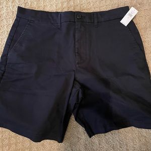 Mens GAP 8” short, navy blue, size 32